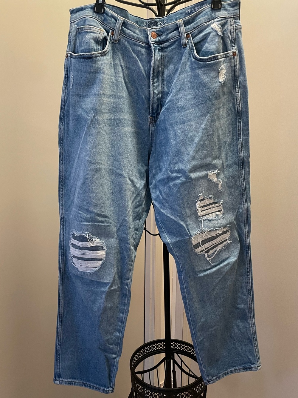 Arizona Jean Company Men’s Light Blue Distressed Straight Jeans